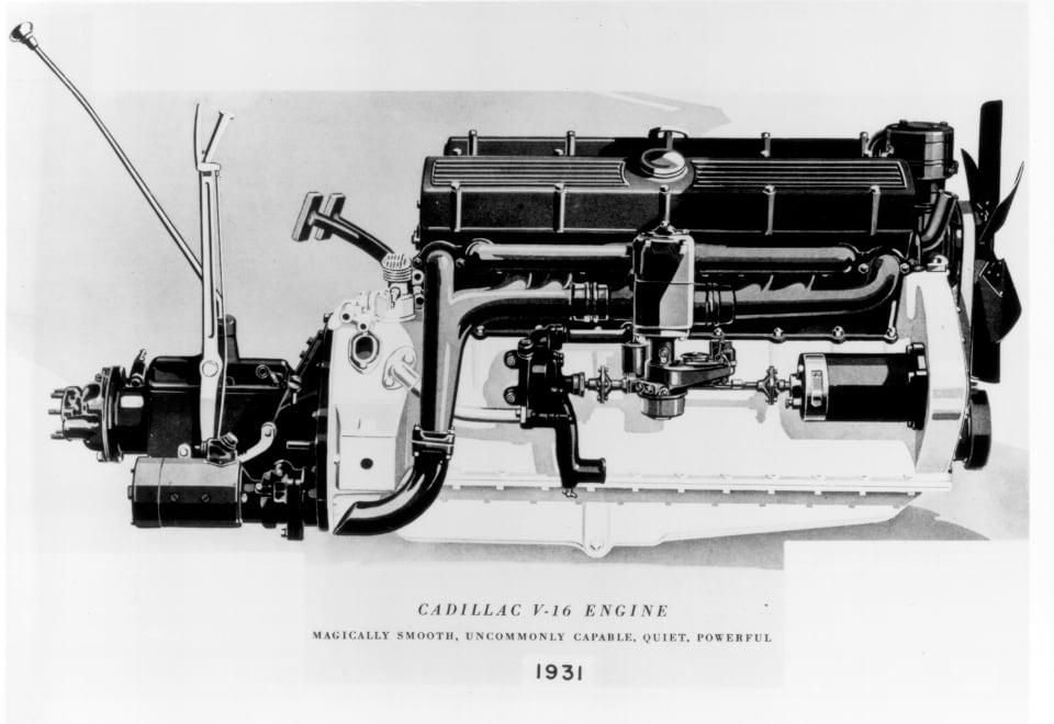 캐딜락의 첫 V16 엔진. 캐딜락은 마몬의 엔지니어를 서둘러 스카웃해 한발 앞서 양산차용 엔진을 완성했다