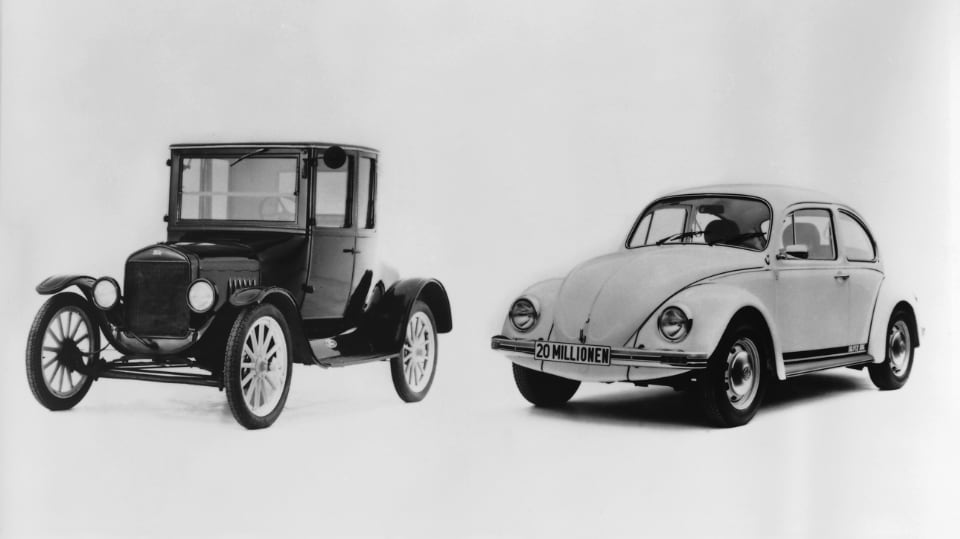포드 모델 T(왼쪽)가 갖고 있던 세계 최다 판매 모델 기록은 1972년에 폭스바겐 비틀이 깼다