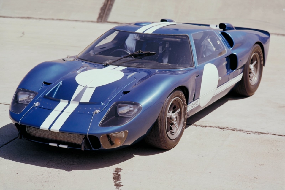 포드 GT의 디자인은 르망 24시간 경주에서 우승한 2세대 GT40의 모습에서 주로 아이디어를 얻었다 (출처: Ford Motor Company)