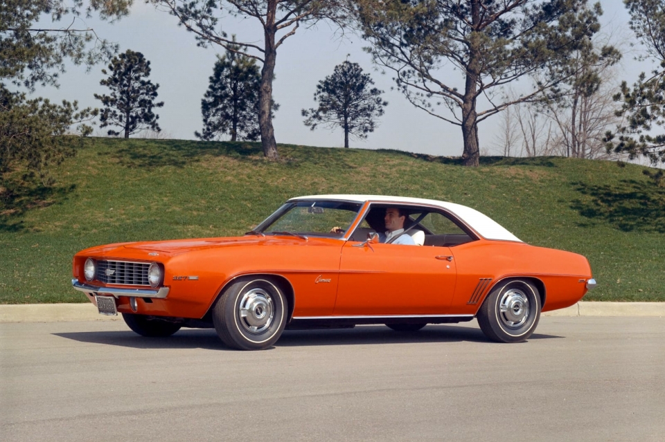 5세대 카마로 디자인의 기준이 된 1969년형 카마로 SS (출처: General Motors)