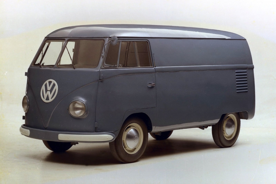 초기형 T1 밴. 1950년대와 60년대에 걸쳐 다양한 변형 모델이 나왔지만 기본 모델은 밴이었다 (출처: Volkswagen)