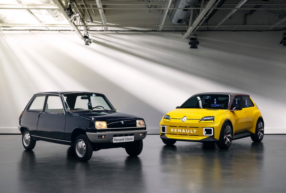 르노 5 EV의 특징적 디자인 요소들은 대부분 오리지널 R5(왼쪽)에서 가져왔다 (출처: Renault)