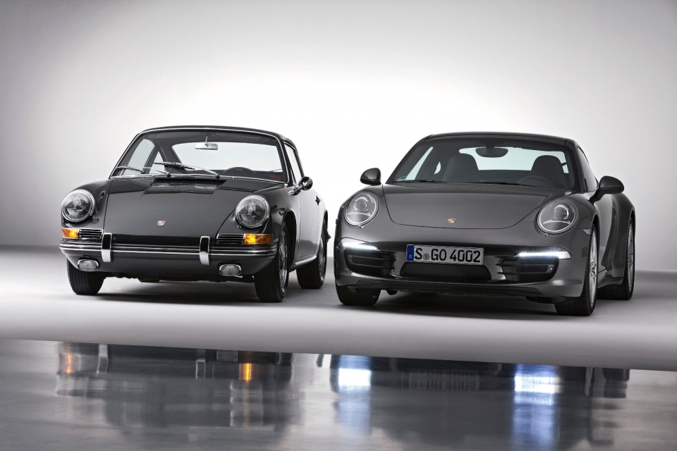 포르쉐 911처럼 성공을 거둔 모델은 세대교체와 더불어 새 모델이 나와도 초기 모델의 디자인 특징을 유지하는 경우가 많다 (출처: Porsche)