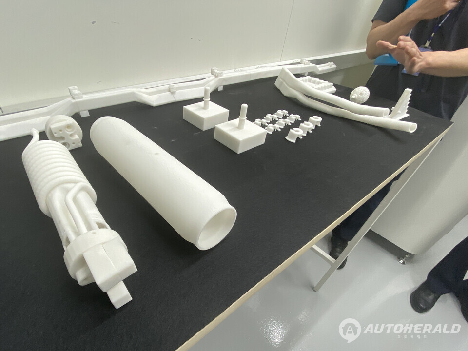 3D 프린터로 인쇄한 서스펜션 등 각종 자동차 부품