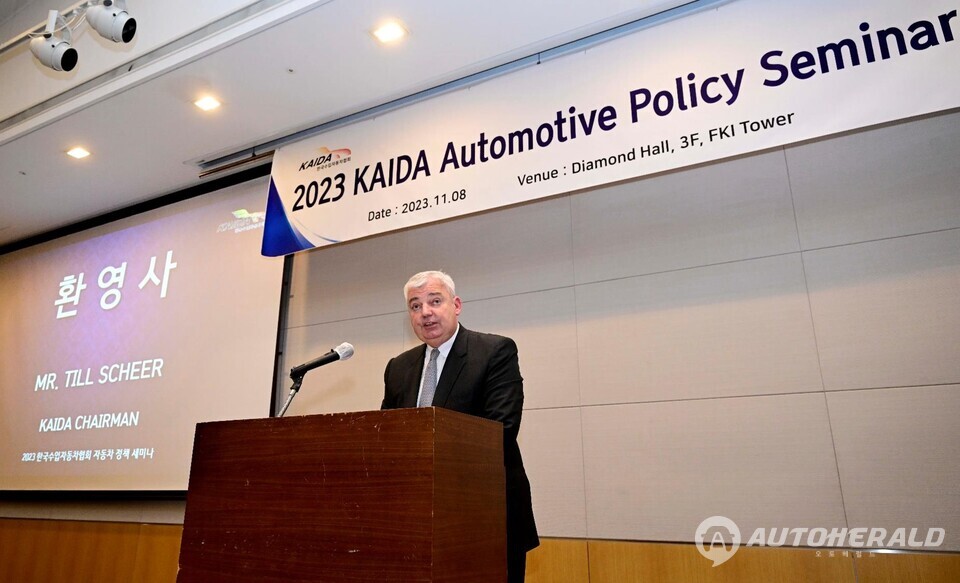 틸 셰어 한국수입자동협회 회장이 지난 8일 열린 '2023 자동차 정책세미나'에서 인사말을 하고 있다.