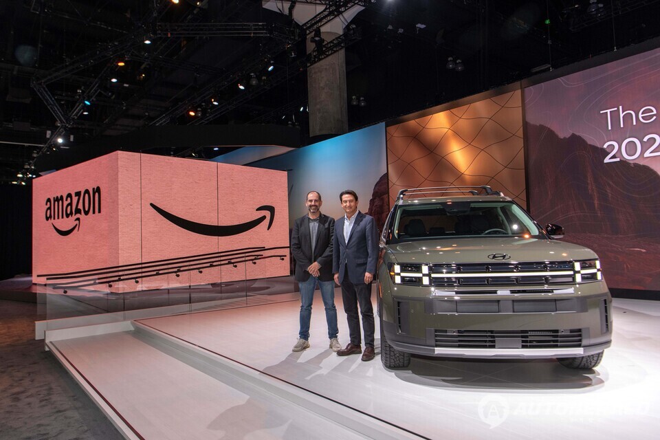 현대차와 아마존은 16일(현지시각) 미국 LA 컨벤션센터(Los Angeles Convention Center)에서 열린 2023 LA 오토쇼에서 고객에게 혁신적이고 새로운 경험을 제공하기 위해 광범위하고 전략적인 파트너십을 발표했다.
