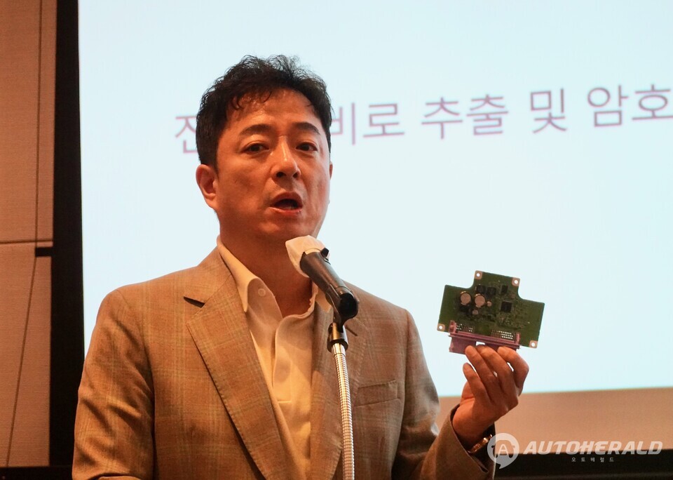 한라대학교 스마트모빌리티 공학부 객원 교수(차지인 대표) 최영석 교수가 EDR(사고기록장치)의 작동 원리 및 신뢰도에 대해 얘기하고 있다.