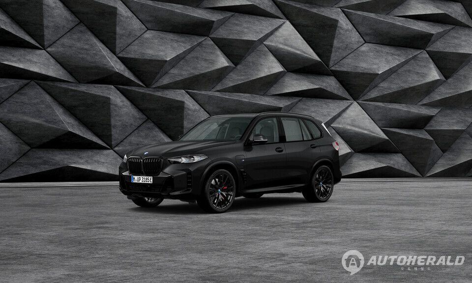 BMW ‘X5 xDrive50e M 스포츠 프로 인디비주얼 올 블랙 에디션(사진 제공=BMW 코리아)