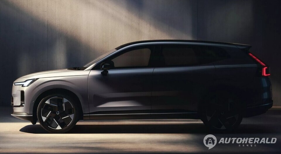 볼보 신형 XC70 디자인 공개(볼보)