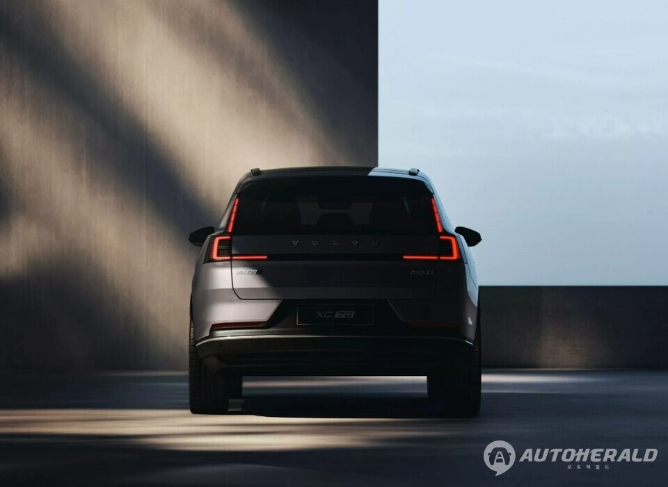 볼보 신형 XC70 디자인 공개(볼보)