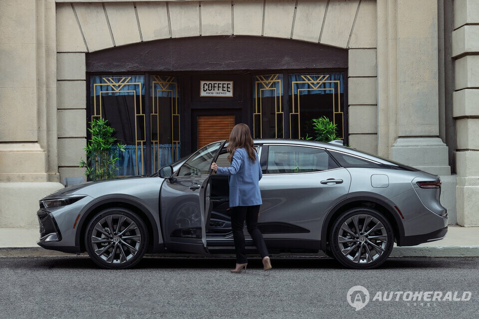 이번 리콜에는 도요타 벤자, 크라운, 라브4를 비롯해 렉서스 브랜드에서 LS, RX, TX 등이 포함됐다(출처: 도요타)