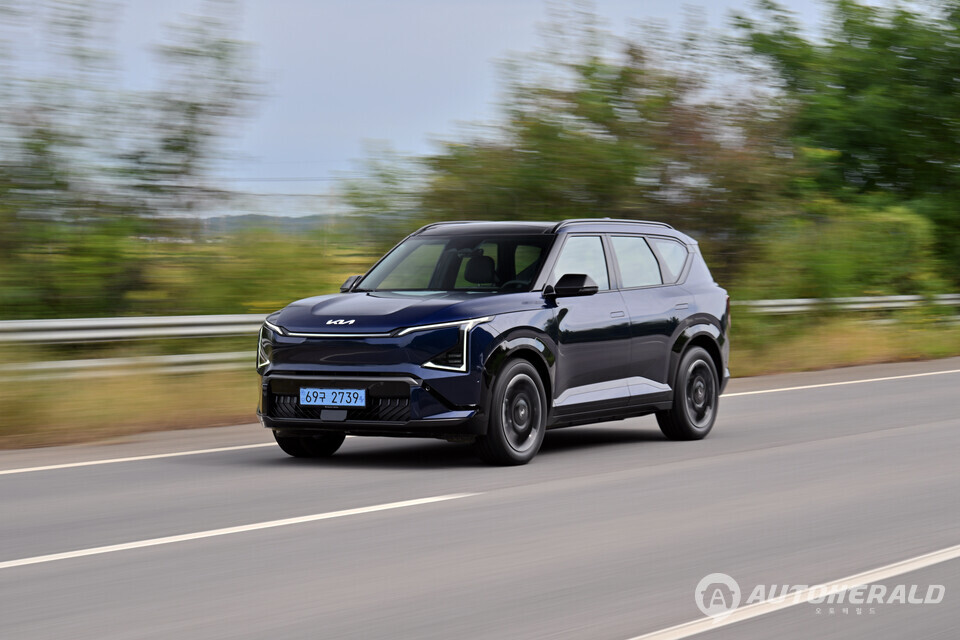기아 EV5는 81.4kWh 배터리를 탑재해 1회 충전으로 최대 460km 주행이 가능하다.(기아)