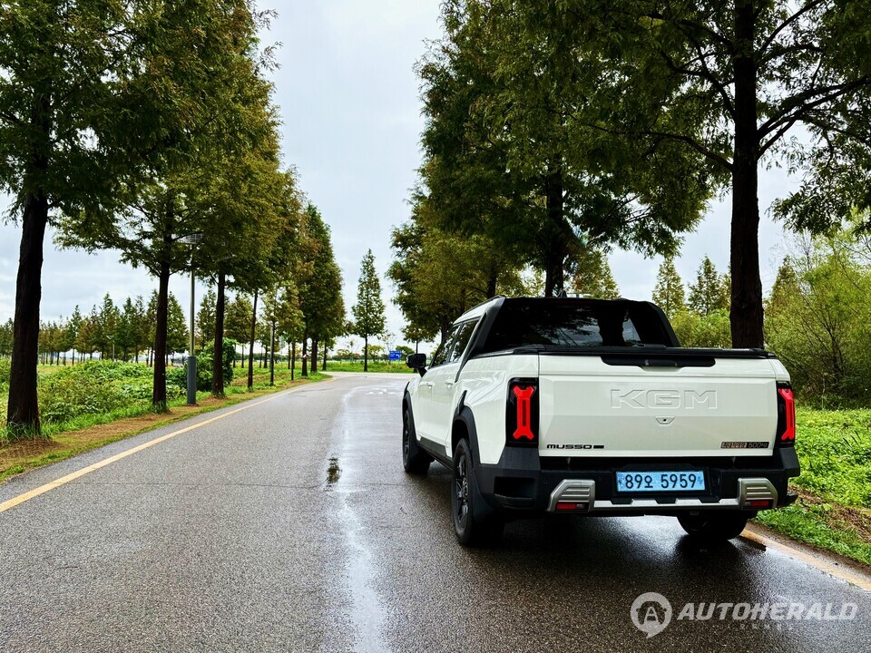 무쏘 EV의 데크는 최대 500kg의 적재 능력과 테크 내부의 다양한 구조로 화물 적재 능력과 안전을 확보했다. (김흥식 기자)