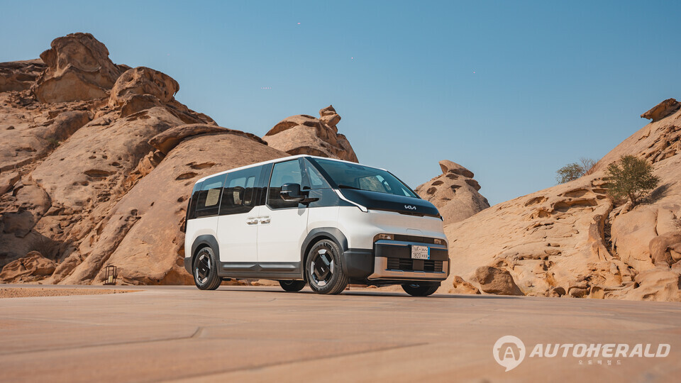 기아는 실증사업을 위해 PV5 패신저 모델 공급 및 차량과 기술 교육을 지원해 RSG 사업지 내 친환경 모빌리티 보급 확대와 생태계 조성에 기여하고 RSG 관광 산업에 최적화된 맞춤형 모빌리티 솔루션을 제공할 예정이다. (출처: 기아)