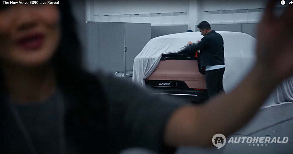 볼보는 신형 EX60을 통해 다양한 배터리 전략 변화를 예고했다(출처: 볼보)