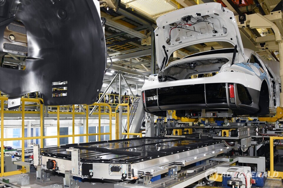 코로나19 팬데믹 시기 글로벌 완성차 업체들은 극심한 차량용 반도체 부족으로 막대한 생산 차질을 경험했다. (현대자동차)