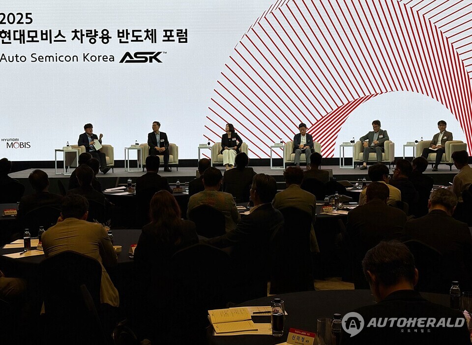 이날 포럼에서 팸리스 및 파운드리 업체들은 차량용 반도체 기술 독립을 위해서는 국내 완성차를 중심으로 한 생태계 조성과 정부의 역할이 중요하다고 입을 모았다.(김흥식 기자)