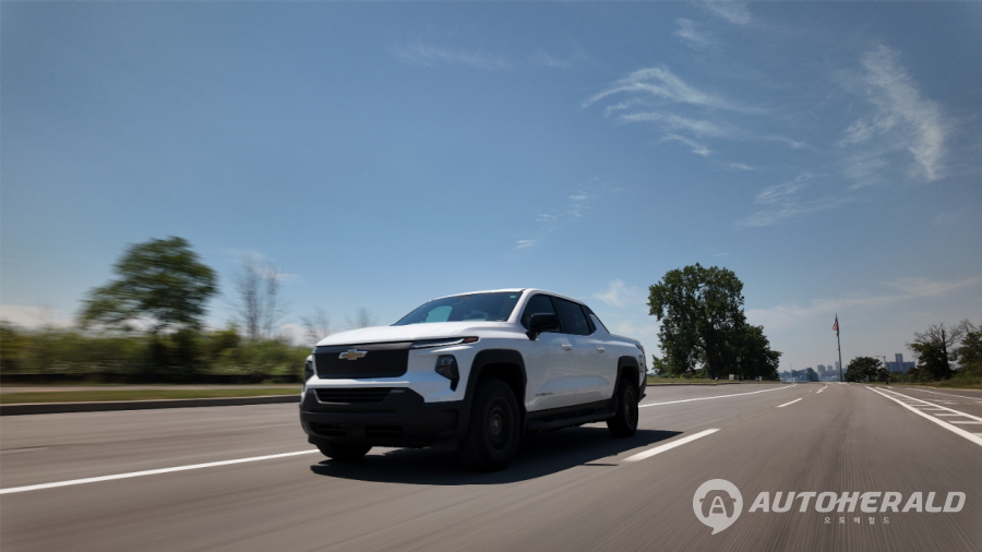 쉐보레 실버라도 EV. 운전 요령을 학습하고 최적의 차량 세팅으로 차량의 인증 전비를 두 배 이상 연장하는 기록을 세웠다.(GM)