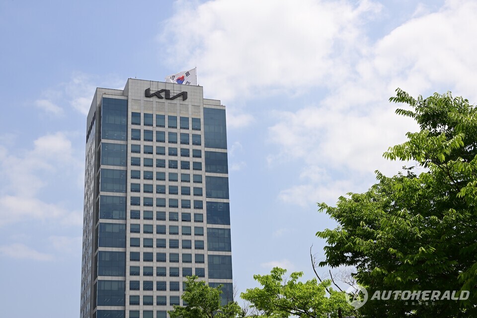 기아 노조가 지난 25일 도출한 2025년 임금협상 잠정합의안 찬반 투표를 실시했다. 잠정합의안은 30일 찬반 투표에서 73.1%의 압도적 찬성으로 가결됐다. 