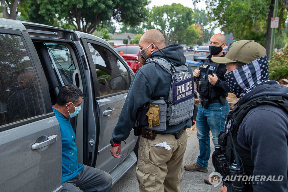 미국 국토안보부(DHS)와 미국 이민세관단속국(ICE)의 단속 현장,(ICE)