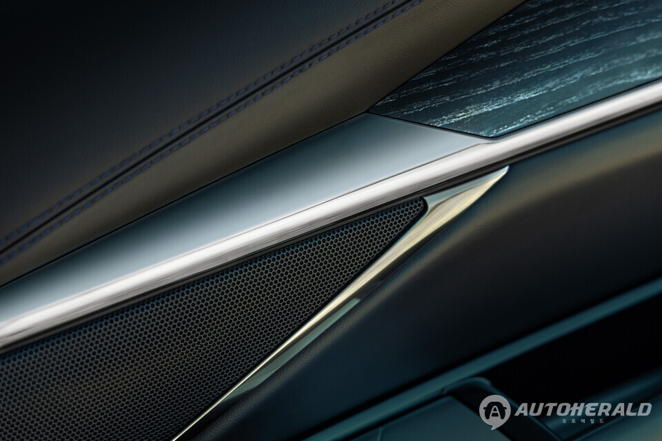 캐딜락 에스컬레이드 IOL 실내 (출처: 캐딜락)