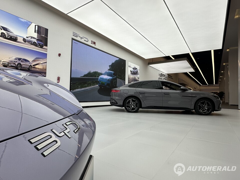 중국계 전기차 브랜드가 영국 시장에서 빠르게 판매 점유율을 늘리고 있다(오토헤럴드 김훈기 기자)