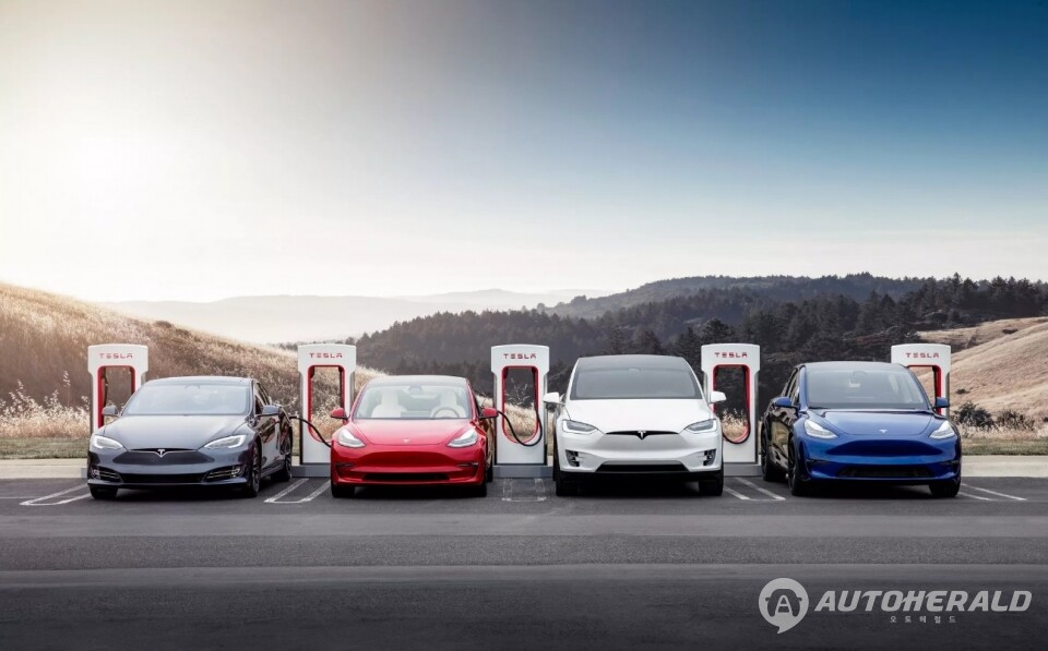 영국 시장에선 전통의 내연기관차 판매를 전동화 모델이 추월하는 전환점을 맞았다(출처: 테슬라)