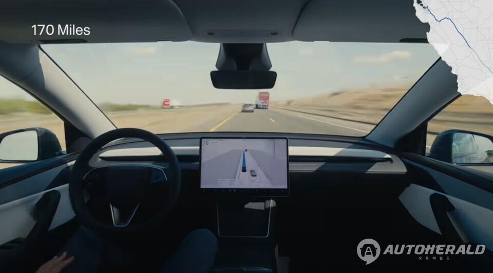 미국 도로교통안전국 산하 결함조사국이 테슬라 FSD 관련 예비 결함 조사에 착수했다(출처: 테슬라 유튜브 캡처)