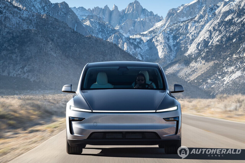 ODI는 FSD 소프트웨어의 신호 위반 및 중상선 침범 등에 대한 조사를 실시하는 것으로 알려졌다(출처: 테슬라)