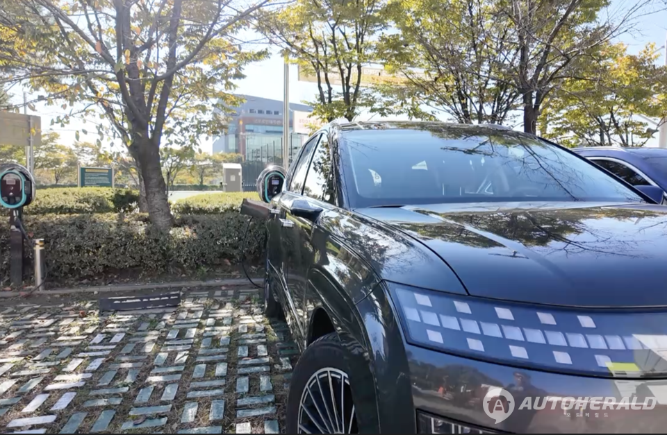 일부 완속 충기는 신용 카드 결제만으로 충전이 가능했다. (김흥식 기자)