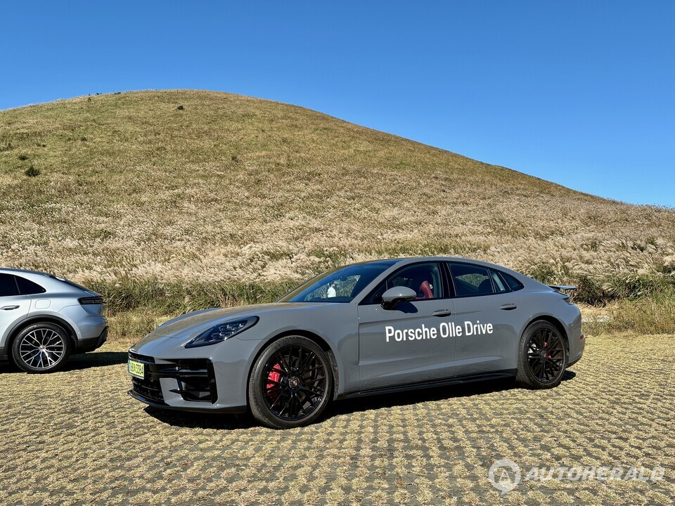 파나메라 GTS. V8 바이터보 510마력, 정제된 가속과 다이내믹한 럭셔리의 조화를 보여 준다. (김흥식 기자)