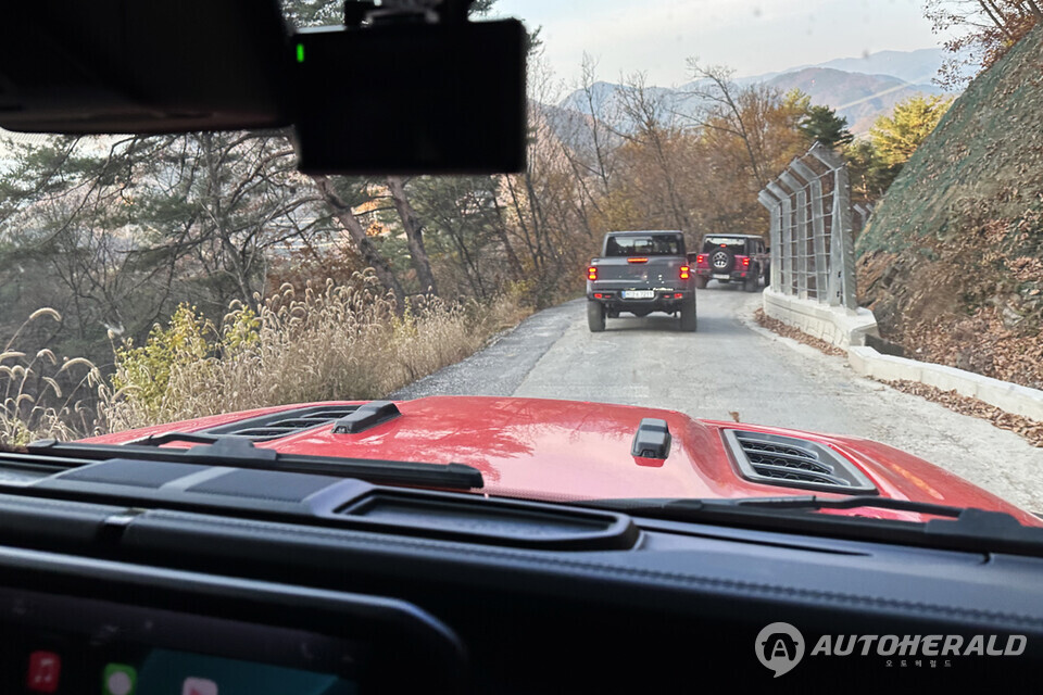 외관 디자인은 지프의 정체성이 고스란히 반영된 모습으로 오프로드 주행에도 특화된 모습이다(오토헤럴드 김훈기 기자)