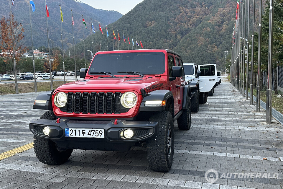 지프 랭글러 루비콘은 오프로드 성능 뿐 아니라 온로드에서도 기대보다 편안했다(오토헤럴드 김훈기 기자)