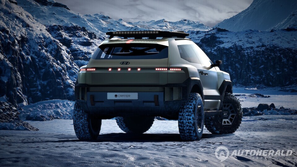 크레이터의 후면부. 넓은 트레드와 입체감 있는 리어 디퓨저로 혹한과 미끄러운 지면까지 고려한 오프로더 설계를 보여 준다.(현대자동차 제공)