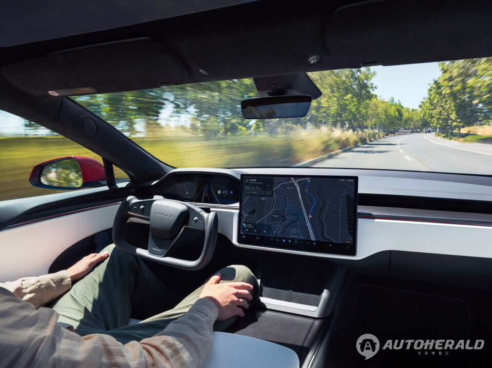 테슬라 모델 S 오토파일럿 & UI (로터스 제공)