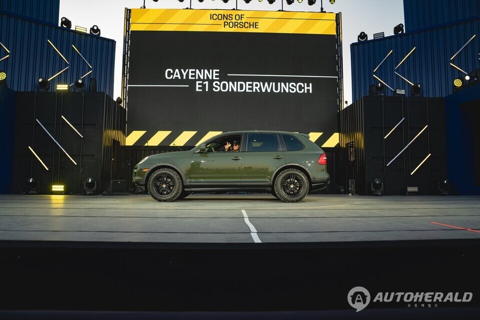 이번 카이엔을 대상으로 한 최초의 ‘팩토리 리-커미션(Factory Re-Commission)’ 프로젝트는 ‘아이콘즈 오브 포르쉐’에서 많은 관심을 이끌었다. (포르쉐 제공)