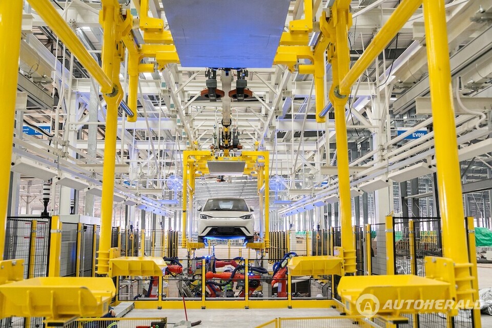 브라질 바히아주 카마사리 산업단지에 위치한 BYD 전기차 공장 전경 및 생산 라인(출처 : BYD)
